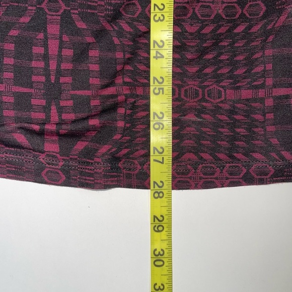 Leith NWT Dark Red & Black Printed Lattice Short Sleeve Top Medium Women’s - Picture 8 of 11